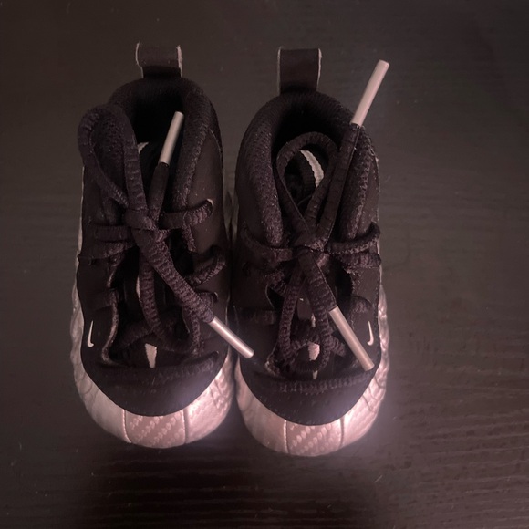 Nike FOAMPOSITE SILVER SURFER - Picture 2 of 3